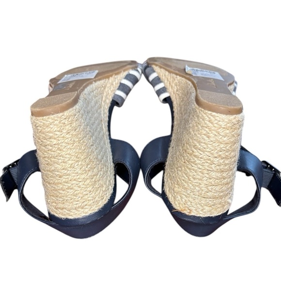 NWOT CLARKS Women's Margee Beth Stripe Navy White Marine Wedge Sandal, Size 9W - Picture 5 of 12